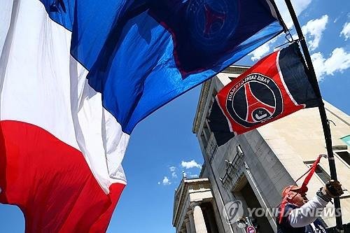 PSG 승리 염원하는 팬들 (출처=연합뉴스)