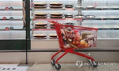 온라인에 밀린 오프라인 유통업계, '선택과 집중' 사활 (출처=연합뉴스)
