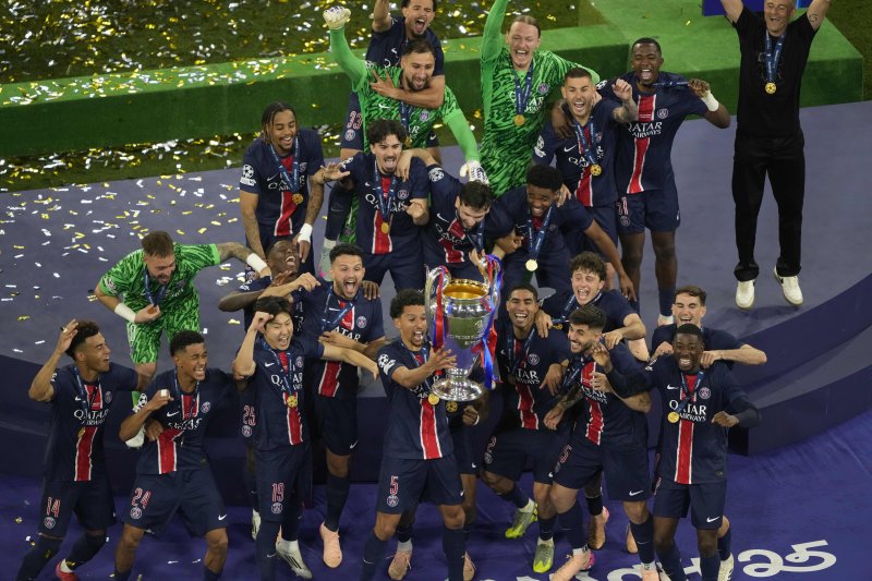 [뮌헨=AP/뉴시스] 프랑스 프로축구 리그앙 파리 생제르맹(PSG)의 도브카지노과 선수단. 2025.05.31.