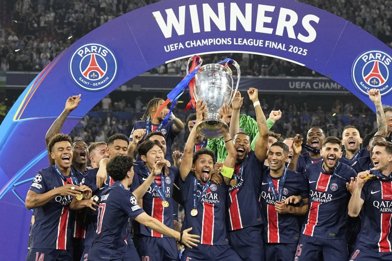 [뮌헨=AP/뉴시스] 프랑스 프로축구 리그앙 파리 생제르맹(PSG)의 도브카지노과 선수단. 2025.05.31.