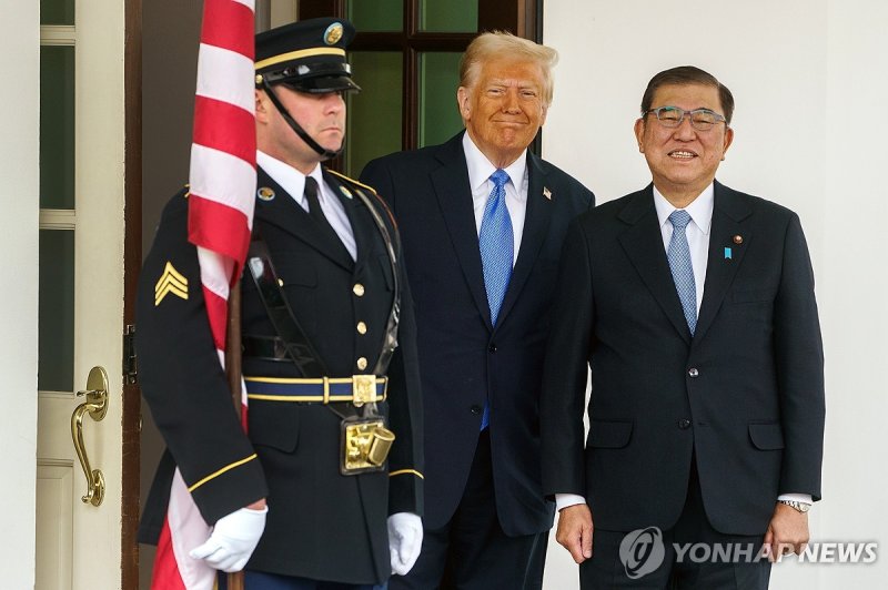 2월 워싱턴DC에서 만난 트럼프 대통령과 이시바 총리 (출처=연합뉴스)