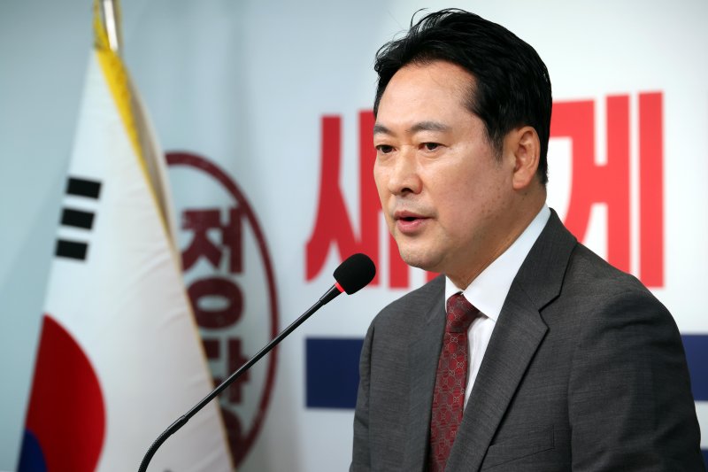 [서울=뉴시스] 조성봉 기자 = 장동혁 가상 바카라 중앙선거대책위원회 종합상황실장이 1일 오전 서울 여의도 중앙당사에서 열린 긴급 현안 기자회견에서 발언을 하고 있다. 2025.06.01. suncho21@newsis.com