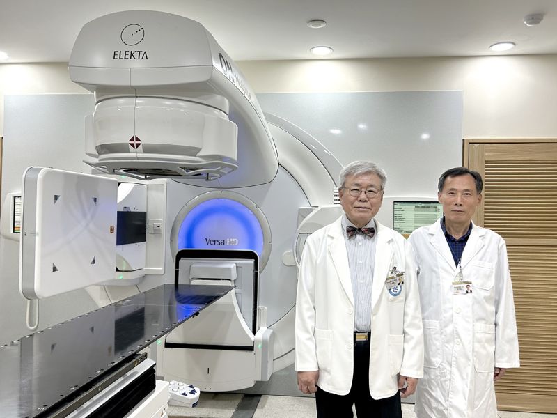온무료 바카라 게임 류셩열 암무료 바카라 게임장과 강위생 과장(왼쪽부터). 온무료 바카라 게임 제공