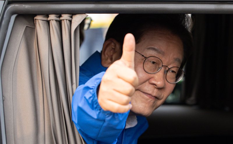 카지노 룰렛 사이트 더불어민주당 대통령 후보가 31일 세종시 나성동 나무그늘광장에서 열린 유세를 마친 후 이동하고 있다. 2025.5.31/뉴스1 ⓒ News1 카지노 룰렛 사이트 기자 /사진=뉴스1