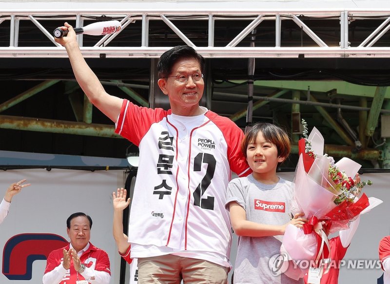 김문수, 강원도서 지지 호소 (출처=연합뉴스)