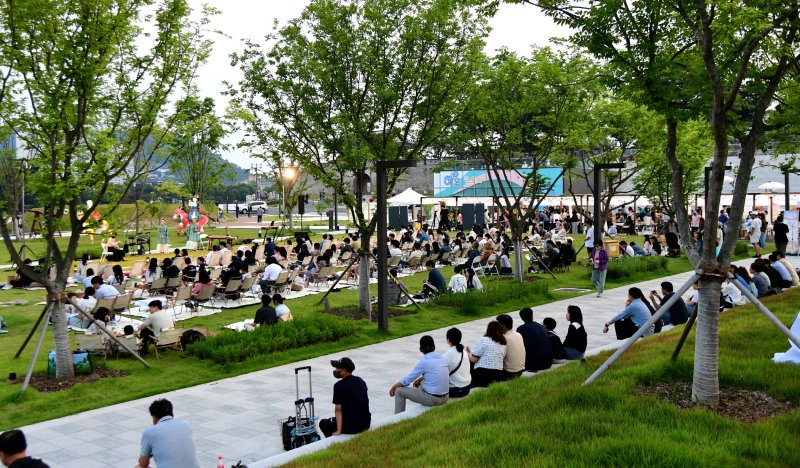 [진주=뉴시스]미슐랭토토 '리버나이트 진주-남강 별밤 피크닉'. (사진=진주시 제공) 2025.06.01. photo@newsis.com *재판매 및 DB 금지