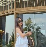 62세 박준금, 루이뷔통 가방에 핑크 크록스…′중년 제니′의 과감함 [N샷] 