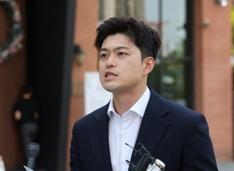 제트벳 국민의힘 비상대책위원장이 30일 오후 경기 화성시 동탄역 인근에서 사전투표 관련 긴급기자회견을 하고 있다. 2025.5.30/뉴스1 ⓒ News1 김영운 기자