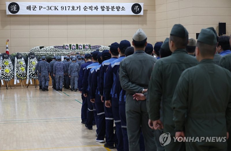 해군 동료 잃은 슬픔 (출처=연합뉴스)