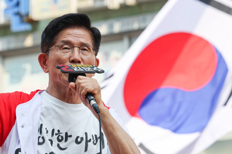 슈퍼스타 토토 국민의힘 대통령 후보가 1일 오후 경기 의정부시 태조이성계상 앞에서 열린 유세에서 지지를 호소하고 있다. (공동취재) 2025.6.1/뉴스1 ⓒ News1 이광호 기자