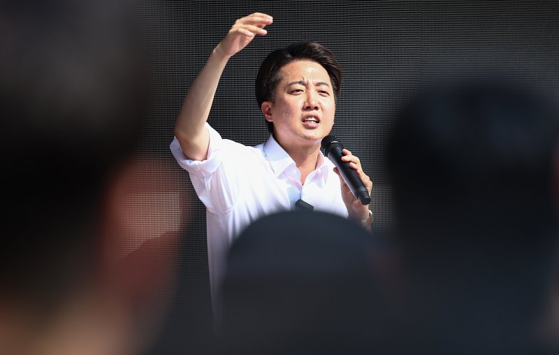이준석 개혁신당 대통령 후보가 1일 경기 화성시 동탄호수공원을 찾아 지지를 호소하고 있다. 2025.6.1/온라인카지노1 ⓒ News1 김도우 기자