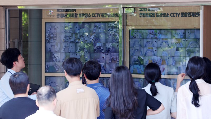 공정선거 참관단들이 1일 오후 서울 종로구 서울시선거지투지벳위원회에서 제21대 대통령선거 사전투표함 보관장소 CCTV 상황을 열람하고 있다. 2025.6.1/뉴스1 ⓒ News1 박지혜 기자
