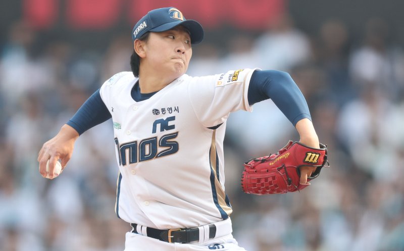 창원NC파크에서 열린 프로야구 2025 신한 SOL 뱅크 KBO리그 한화이글스와 NC다이노스 경기. 1회 초 NC 선발 이준혁이 역투하고 있다.연합뉴스