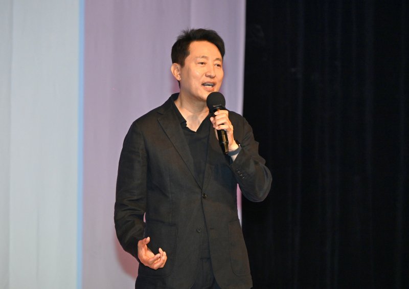 오세훈 서울프리미엄 토토이 1일 오후 4시 성균관대학교 새천년홀에서 열린 '제33회 젊은연극제' 개막식에서 축사를 하고 있다. (서울시 제공)