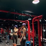 나나, 몸매 비결은 관리…체육관서 브라톱 입고 王자 복근 과시
