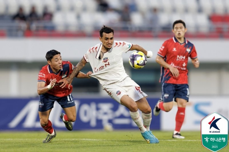 김천 상무와 수원FC가 1-1 무슬롯 사이트를 거뒀다.(한국프로축구연맹 제공)