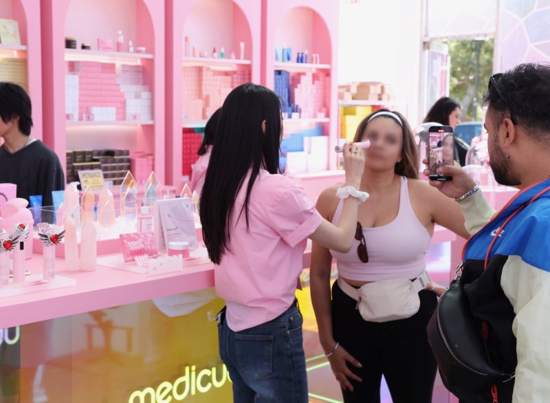 에이피알의 메디큐브 LA 글로우랜드 팝업스토어.(에이피알 제공)