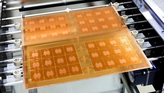 유리기판 시계 빨라진다...SK ‘올해 목표’, 삼성·LG도 속도전