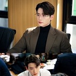 이종석, 능력치 만렙·얼굴도 만렙 ′서초동′ 변호사 변신