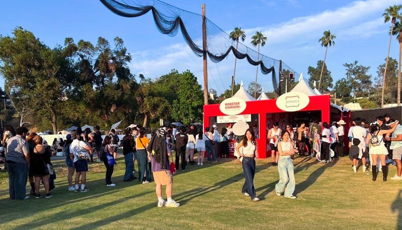 미국 로스앤젤레스에서 열린 뮤직 페스티벌 현장에서 대상의 종가 김치를 활용한 메뉴가 판매 되고 있다. 대상 제공