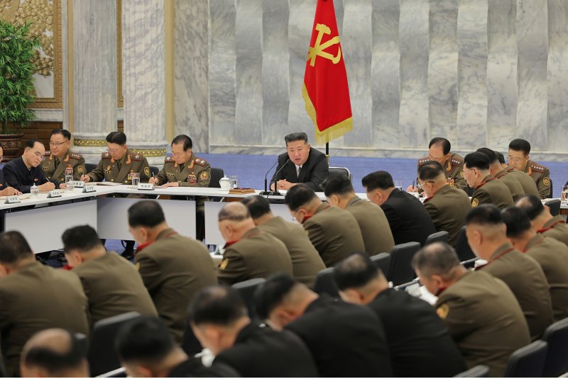 (평양 노동신문=뉴스1) = 김정은 북한 노동당 총비서 주재로 당 중앙군사위원회 제8기 제8차 확대회의가 본부 청사에서 진행되고 있는 모습. [국내에서만 사용가능. 재배포 금지. DB 금지. For Use Only in the Republic of Korea. Redistribution Prohibited] rodongphoto@news1.kr