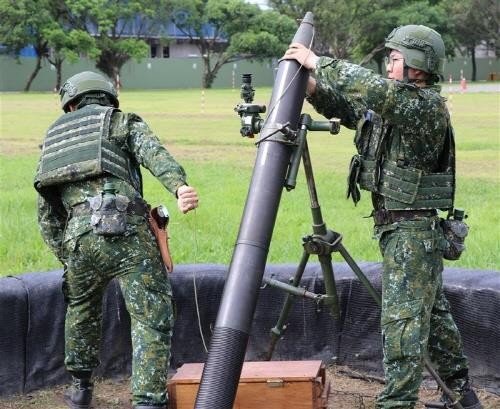 대만 예비군의 120mm 박격포 사격 훈련 (출처=연합뉴스)