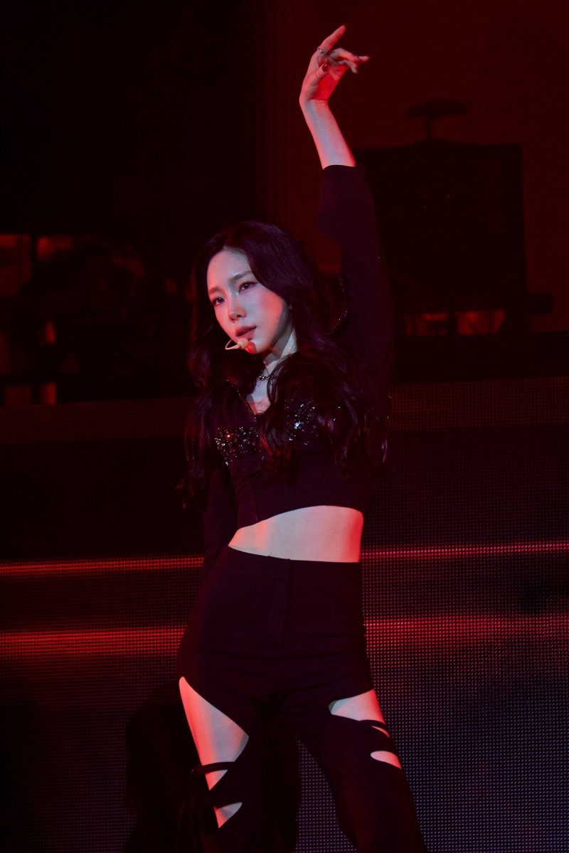 태연, 泰 임팩트 아레나서 거듭 K팝 女솔로 신기록