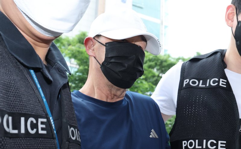지난 2일 서울 양천구 서울남부지법에서 열린 구속 전 피의자 심문(영장실질심사)에 서울 지하철 인기있는바카라사이트 열차에서 불을 지른 원모씨가 출석하고 있다. 뉴스1