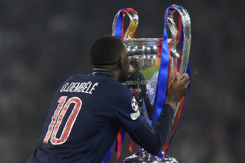 [뮌헨=AP/뉴시스]PSG 뎀벨레, UCL 올해의 선수. 2025.05.31.