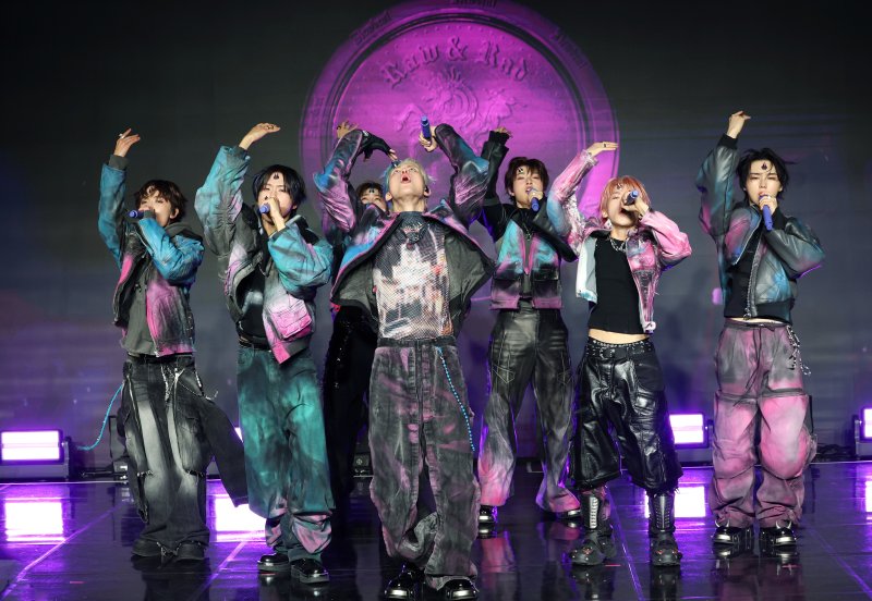 '김연아♥' 고우림·뉴비트·손호영 소속사, 25억에 코스피 상장사 한창 자회사로