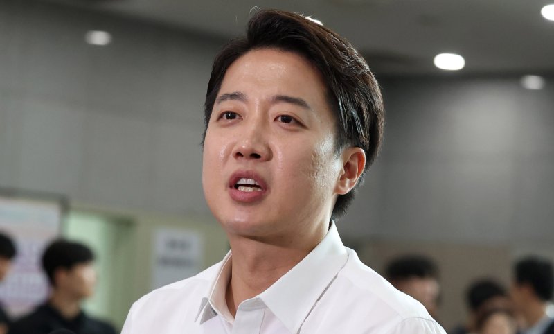 ‘40만명 돌파’ 이준석 제명 청원, 尹 비상계엄 탄핵 요구 앞질렀다