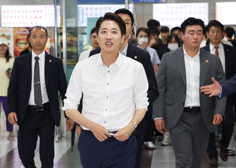 이준석 "계엄·부정선거 오명 없는 젊은세대 주도 新보수로 가야"