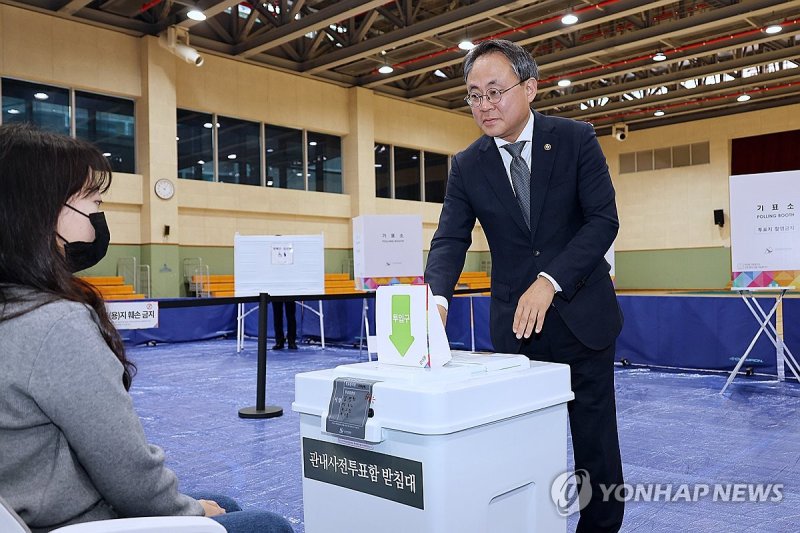 고기동 직무대행, 21대 대선 사전투표 (출처=연합뉴스)