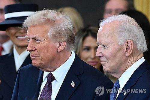 "바이든은 복제인간, 진짜는 2020년 처형" 음모론 공유한 트럼프 (출처=연합뉴스)