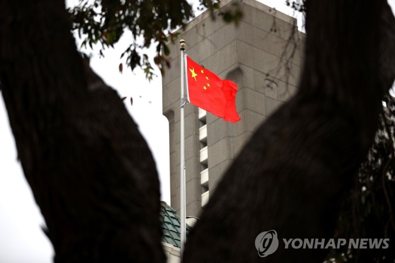 샌프란시스코 주재 중국 총영사관에 나부끼는 오성홍기 (출처=연합뉴스)
