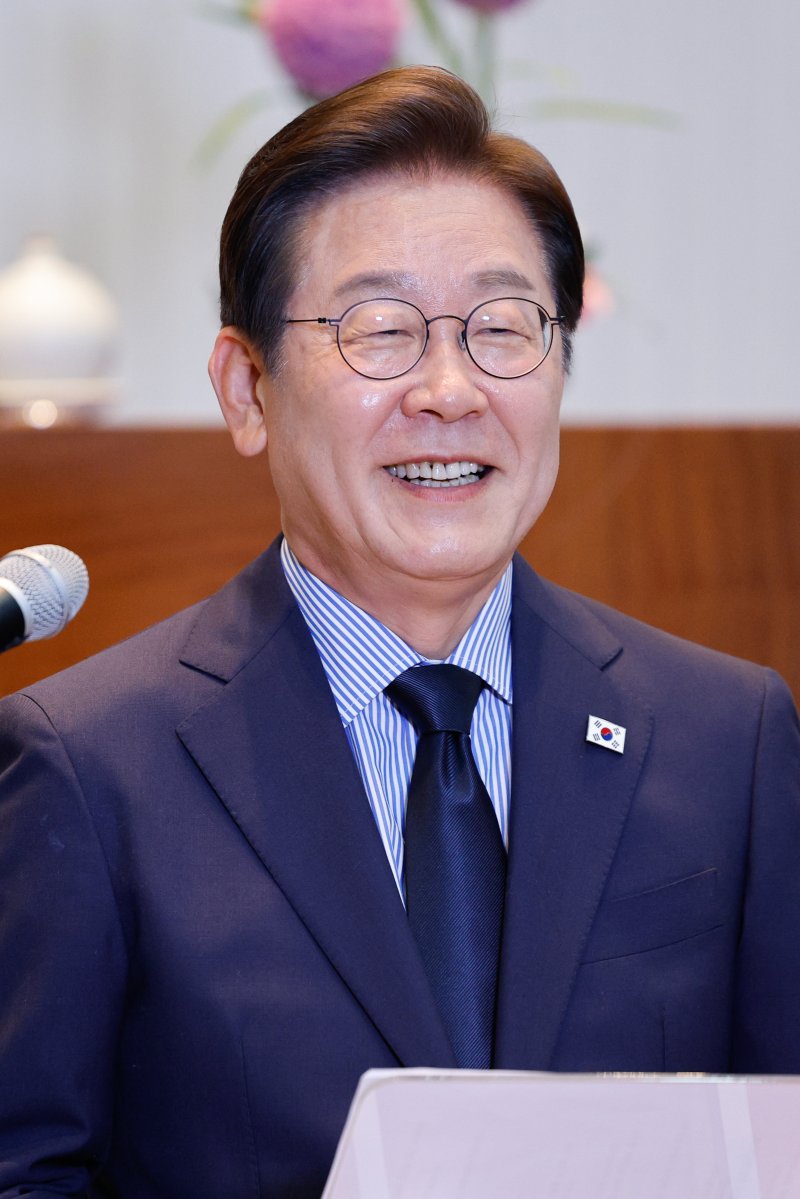 이재명 더불어민주당 대통령 후보가 제21대 대통령선거를 하루 앞둔 2일 오후 경기 성남시 주민교회에서 지지를 호소하며 마지막 대국민 기자회견을 하고 있다. 2025.6.2/뉴스1 ⓒ News1 안은나 기자