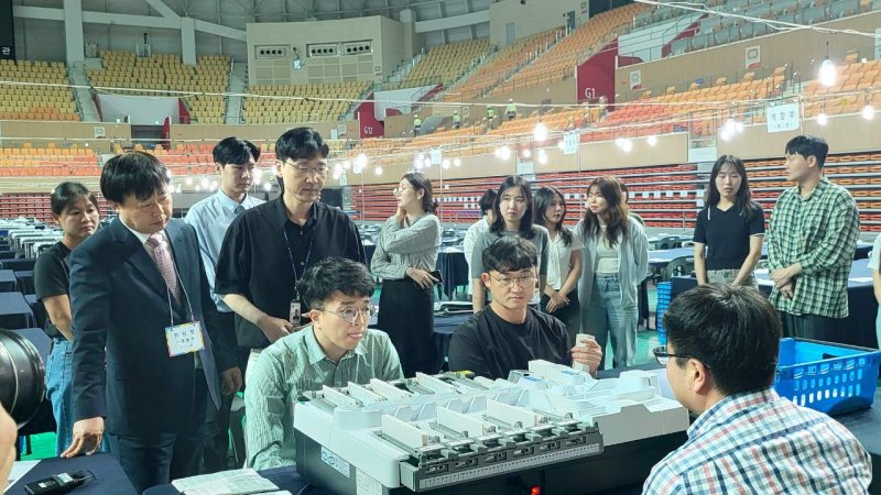 "내일 본투표는 오후 8시까지예요".. 투표 종료시간 사전투표와 달라