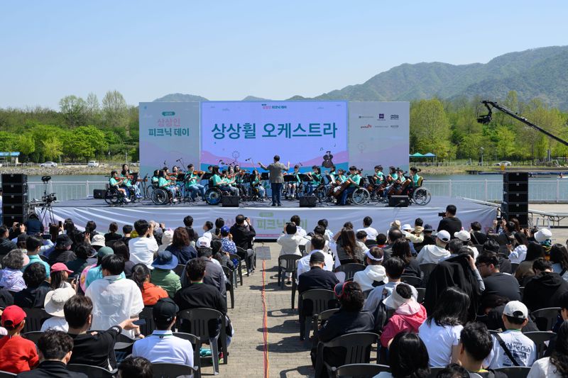 "나들이가 더 쉬워졌어요" 상상인그룹, 휠체어 아동 이동성 높이고 꿈 키운다