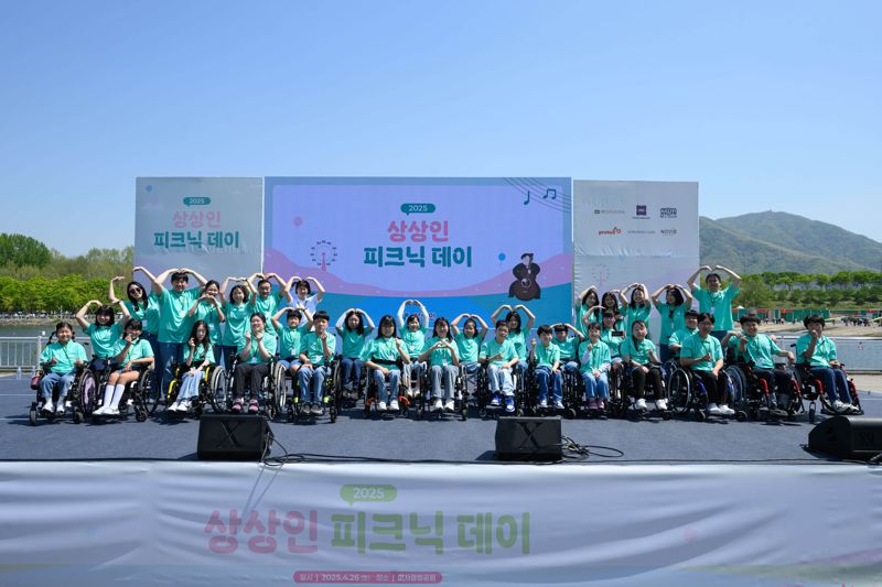 "나들이가 더 쉬워졌어요" 상상인그룹, 휠체어 아동 이동성 높이고 꿈 키운다