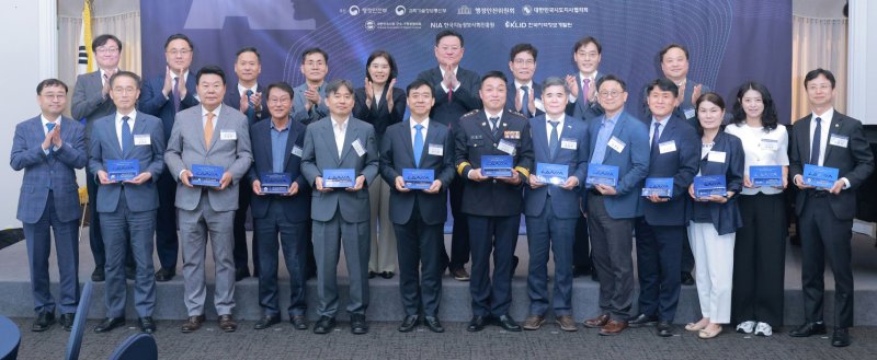 [광주=뉴시스] 광주시, 인공지능(AI)당지기' 공공기관 AI 혁신대상 행정부문 수상. (사진=광주시청 제공). photo@newsis.com *재판매 및 DB 금지