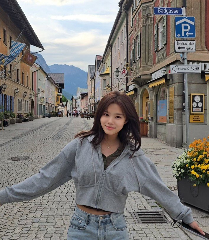 '이동국 딸' 설아, 12살인데 포즈 장인…미스코리아 母 닮은꼴