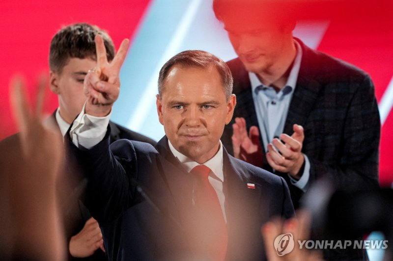 폴란드 대선 우파 야권후보 카롤 나브로츠키 (출처=연합뉴스)