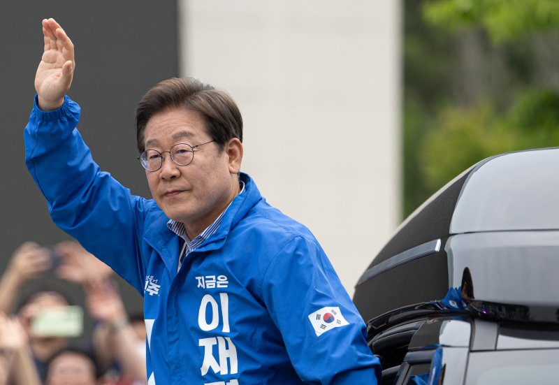 이재명 더불어민주당 대통령 후보가 2일 오후 서울 강서구 서울식물원 마곡나루광장에서 열린 유세에 도착하고 있다. 2025.6.2/뉴스1 ⓒ News1 이재명 기자
