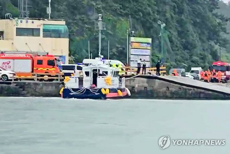 진도 앞바다 수색하는 목포해경/사진=목포해양경찰서 제공, 연합뉴스