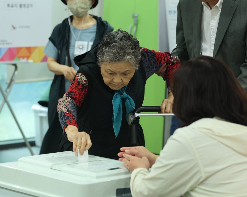 '보수 심장' 대구 투표율 최고 기록..사전투표 꼴찌에서 1등 등극