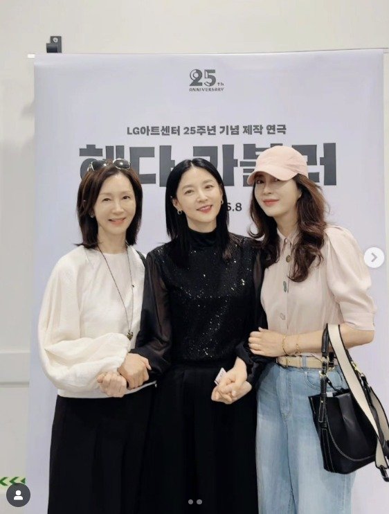 송윤아, 이영애·전인화 만났다…놀라운 동안 트리오