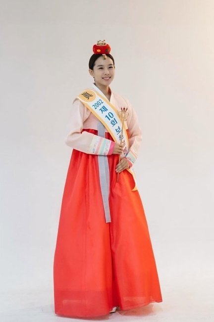 '이동건과 이혼 벌써 5년' 조윤희, 20대? 한복 입고 뽐낸 동안 미모