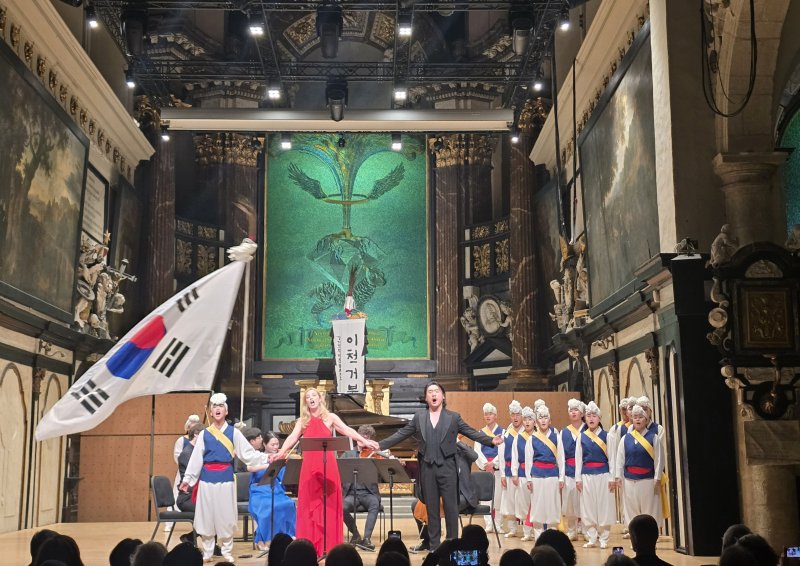 신규 바카라사이트의 벨기에 아뮤즈홀 공연 모습.(신규 바카라사이트시 제공)