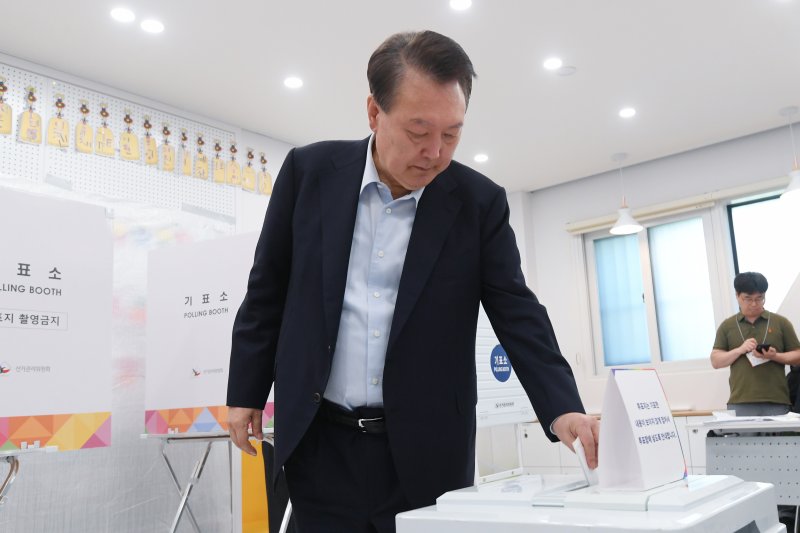 윤석열 전 메이저 바카라사이트 유니88벳이 3일 서울 서초구 원명초등학교에 마련된 서초구 제3투표소에서 한 표를 행사하고 있다. (공동취재) 2025.6.3/뉴스1 ⓒ News1 김명섭 기자