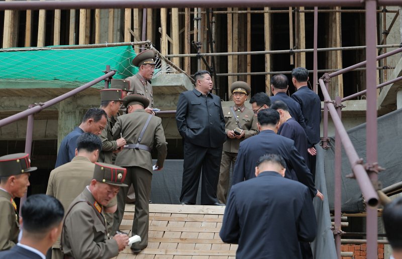 지난 2일 신규 바카라사이트 북한 노동당 총비서가 강동군 병원과 종합봉사소 건설현장을 방문한 모습 [국내에서만 사용가능. 재배포 금지. DB 금지. For Use Only in the Republic of Korea. Redistribution Prohibited] rodongphoto@news1.kr